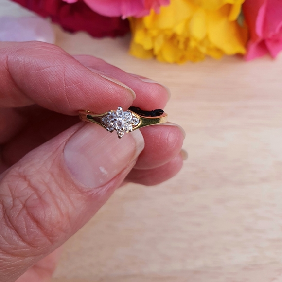 Gold Ring - Picture 3 of 8